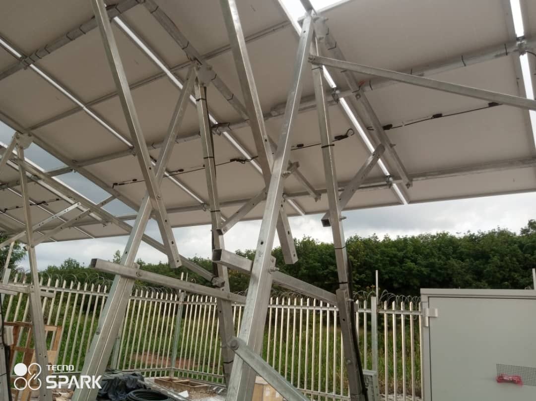 Structure porteuse des panneaux solaires vue de dessous