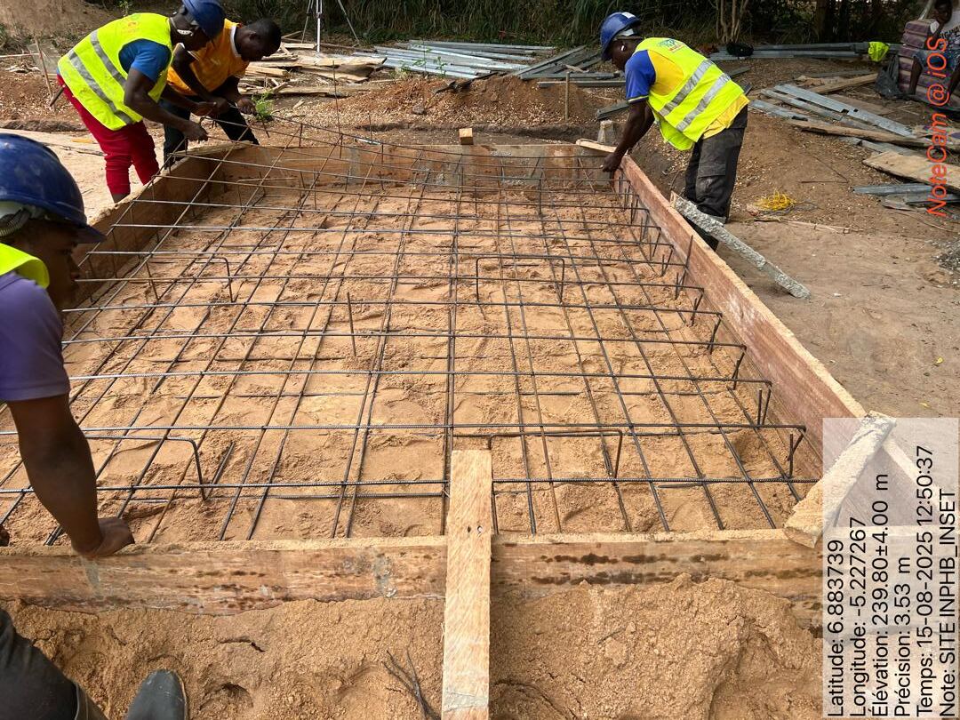 Pose du ferraillage avant coulage de la dalle de fondation