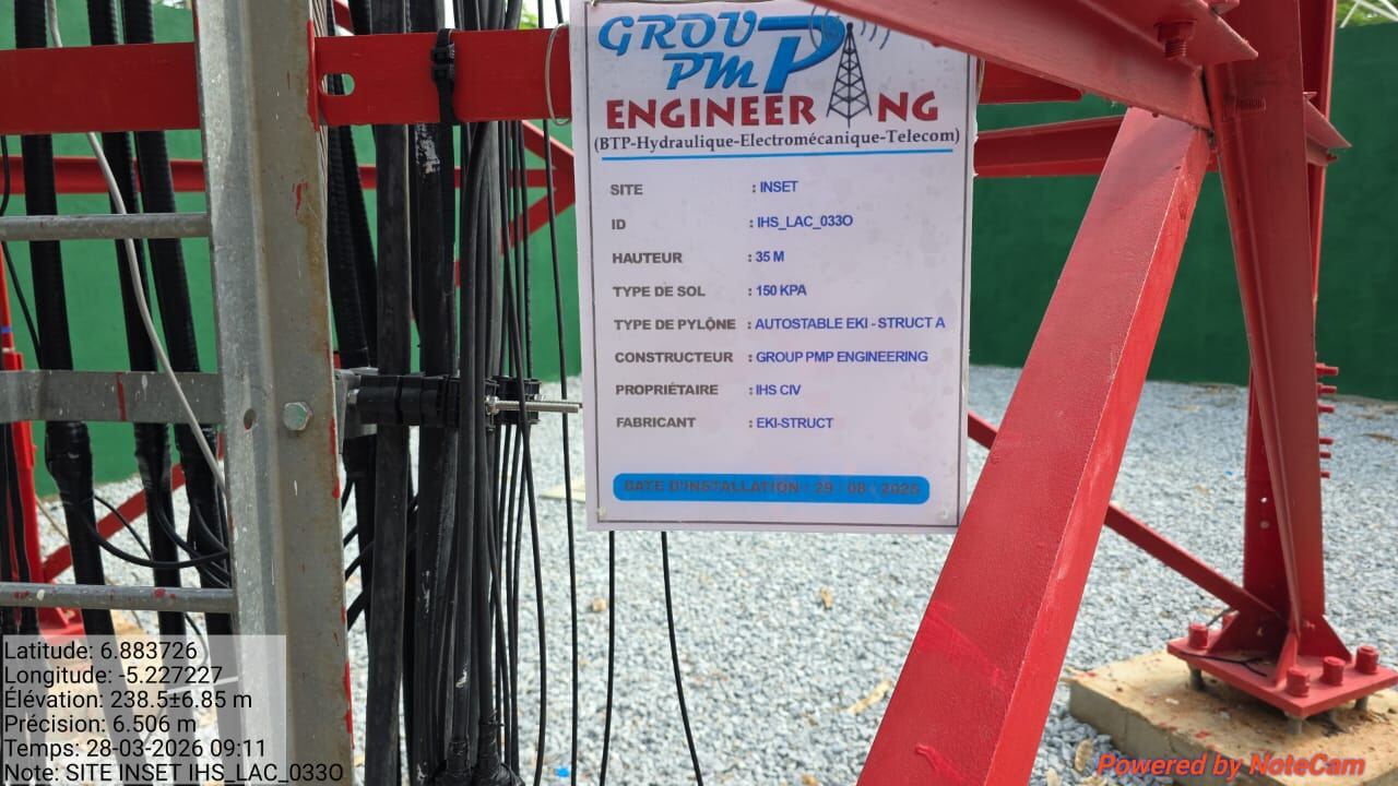 Plaque signalétique GROUP PMP ENGINEERING sur un site pylône